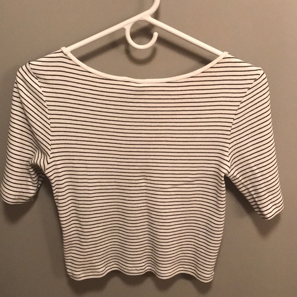 Quarter sleeve crop top - Picture 2 of 2